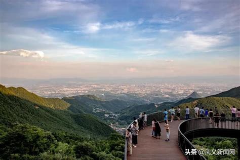 上海到九華山怎麼去：多重交通方式與旅行體驗探討